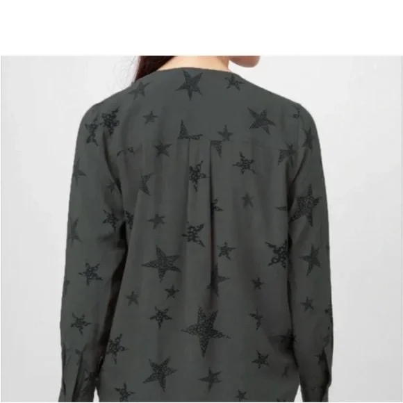 Rails Hillary Charcoal Cheetah
Stars Faux Wrap Pullover Blouse
Size Small - Picture 4 of 13